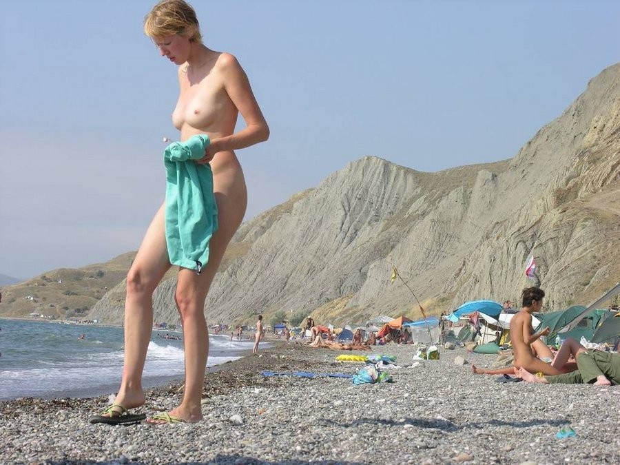Incredibili giovani nudiste si toccano il corpo a vicenda
 #72255034