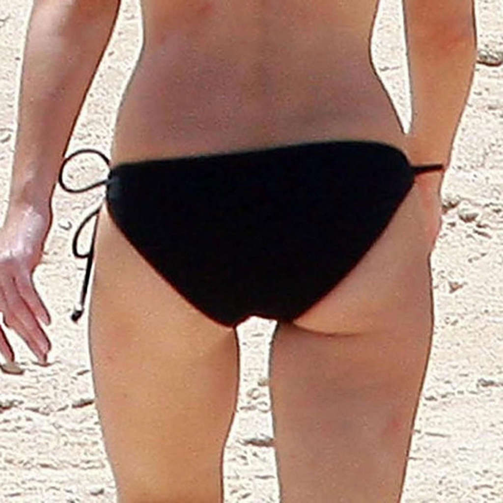 Kate Beckinsale exposing sexy body and hot ass in bikini on beach #75334300