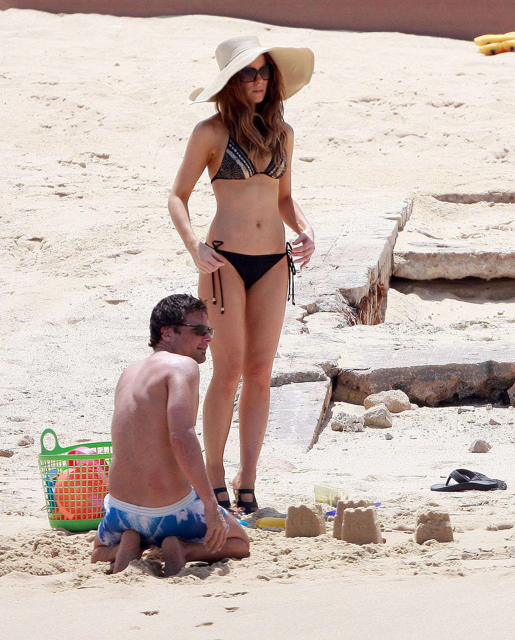 Kate Beckinsale exposing sexy body and hot ass in bikini on beach #75334343