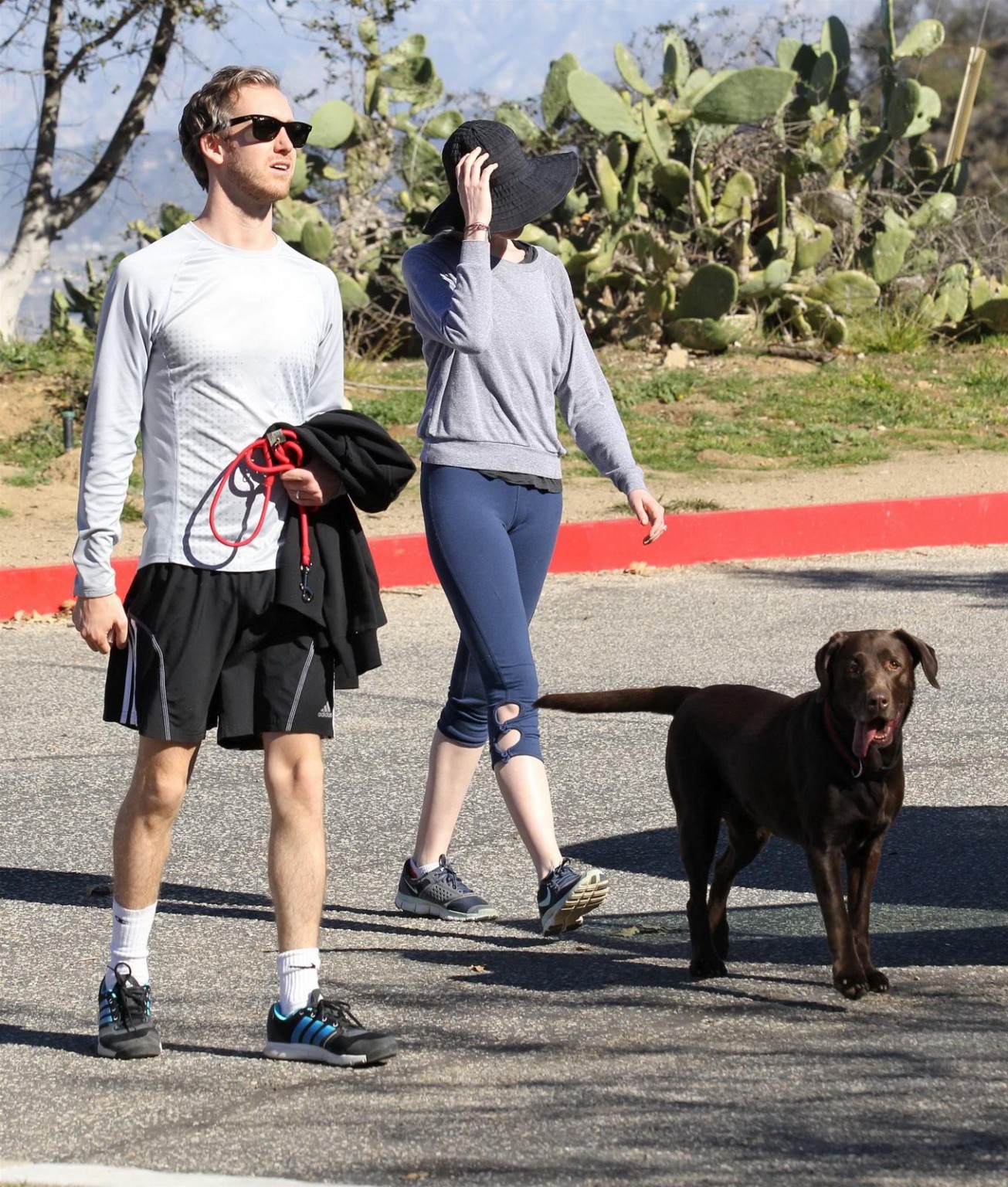 Anne Hathaway shows cameltoe  ass wearing tights for a hike in Hollywood Hills #75243149