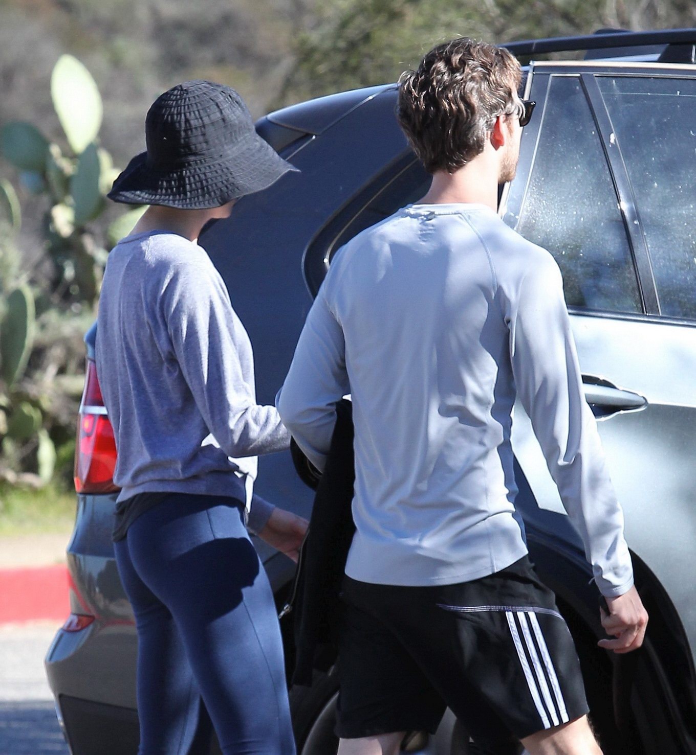 Anne Hathaway shows cameltoe  ass wearing tights for a hike in Hollywood Hills #75243164