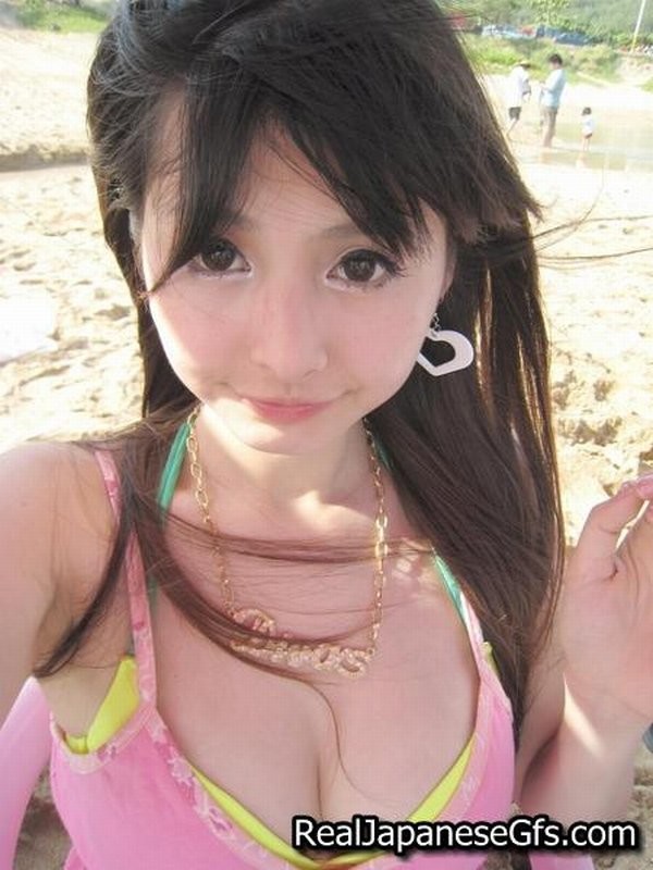 日本のガールフレンドが裸になっているところを密かに撮影した写真
 #67703068