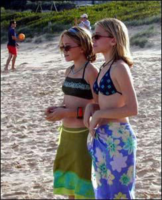 Famosa olsen twins mirando muy sexy y caliente
 #75427813