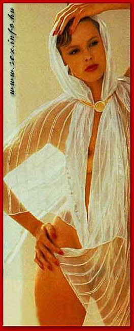 Brigitte Nielsen zeigt ihre riesigen Brüste
 #75445177