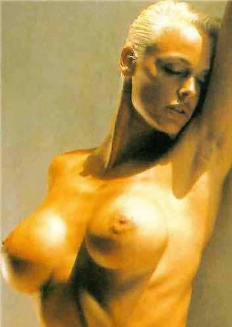 Brigitte Nielsen zeigt ihre riesigen Brüste
 #75445227