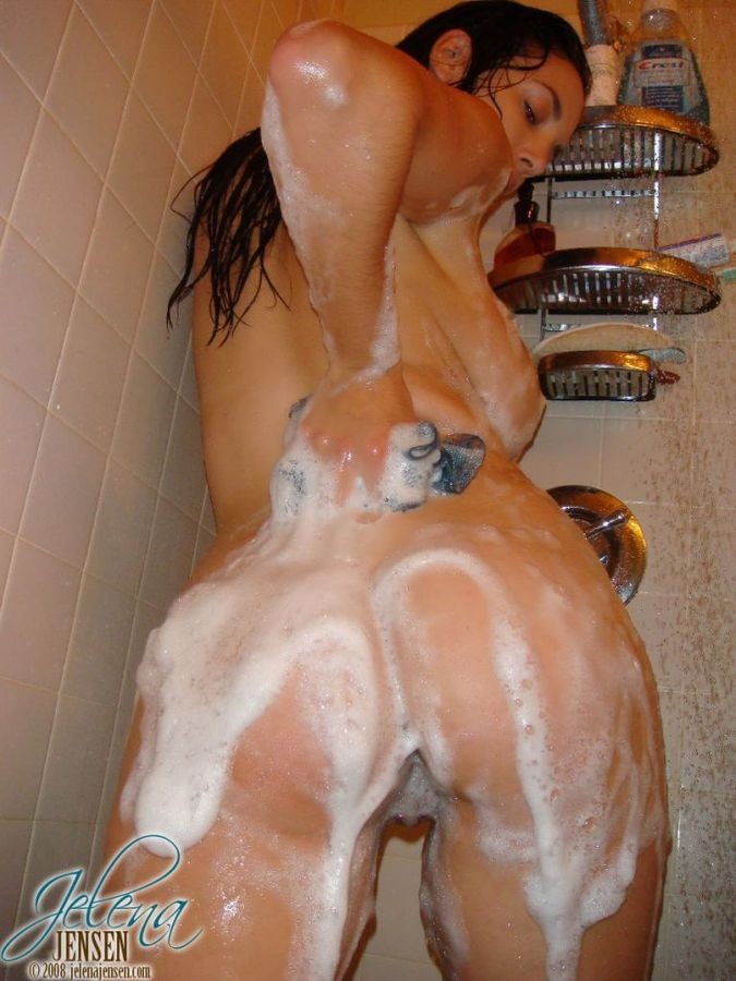 Jelena jensen che lava il suo corpo voluttuoso
 #72763352