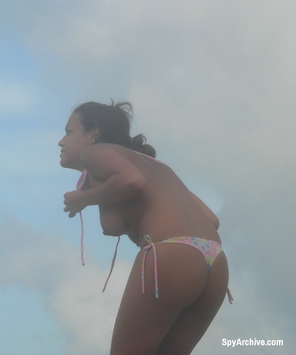 Echte Spionagebilder von heißem brasilianischen Teen am Strand
 #72242055