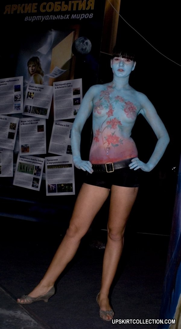 Perv babes in tiny shorts erotically move slim bodies #73170142