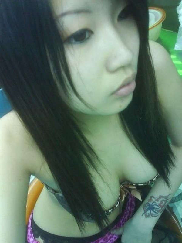 Asian teen with glasses shows off her naked sexy body #69962179
