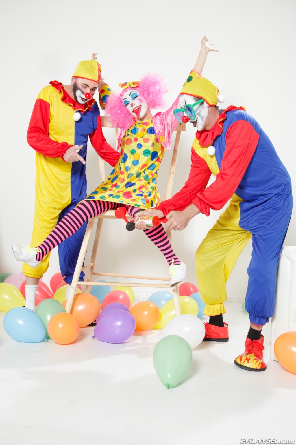 Dana vespoli und clowns
 #76434746