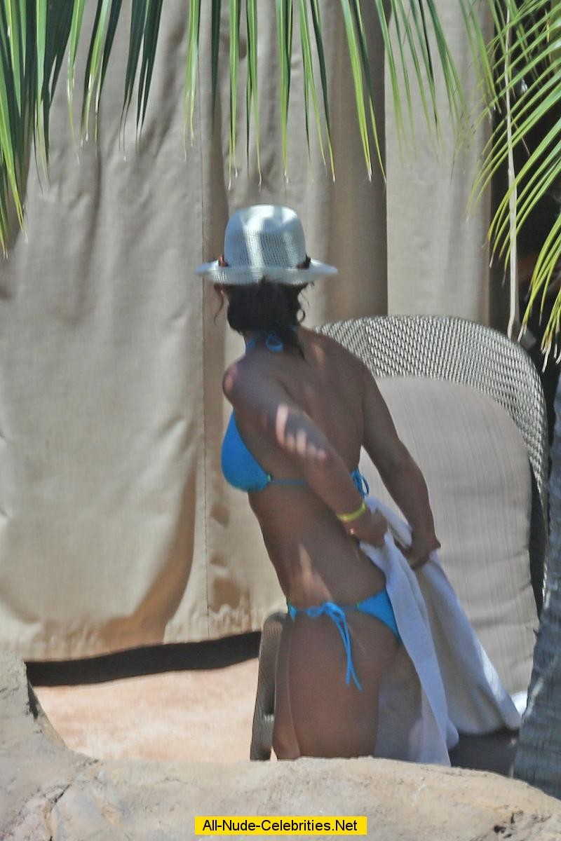 Britney Spears caught in blue bikini #73146278