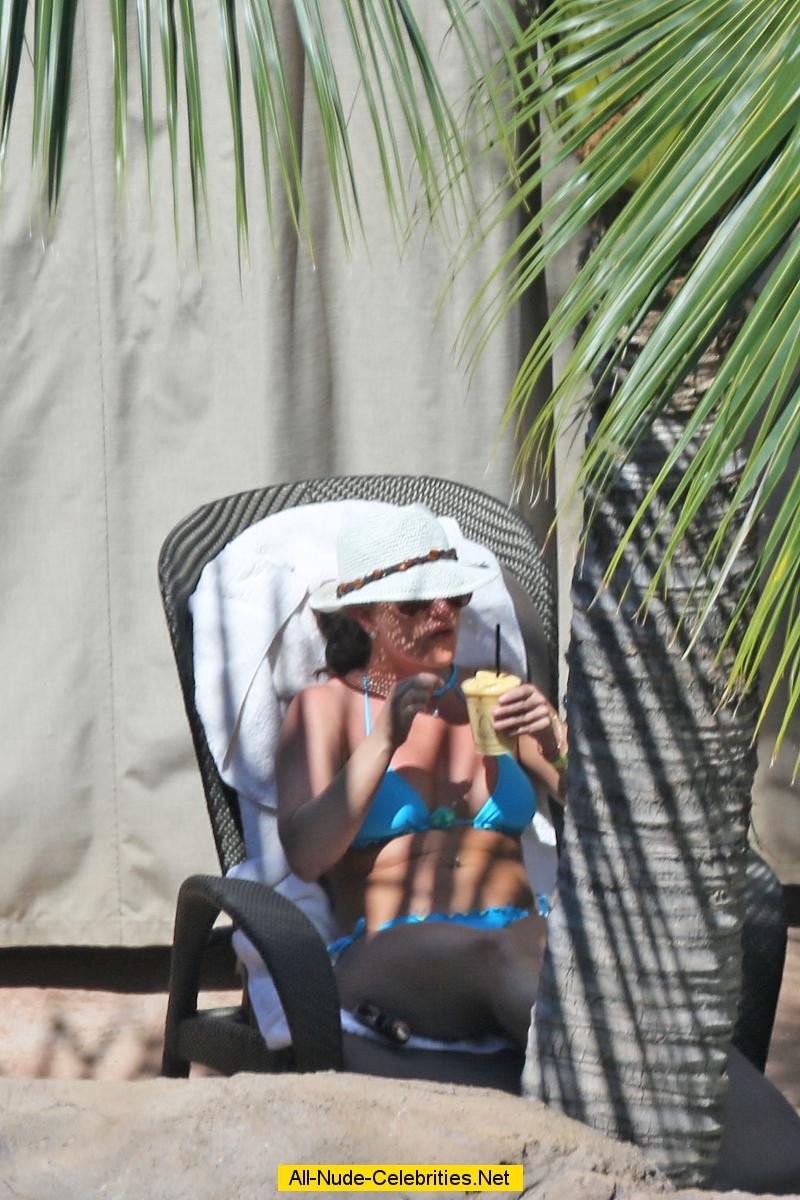 Britney Spears caught in blue bikini #73146364