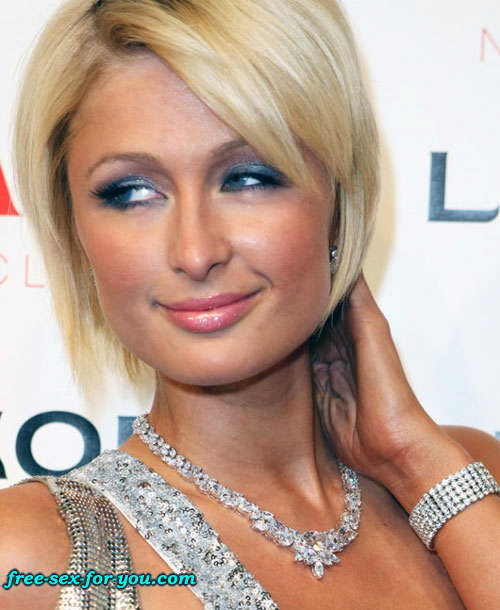 Paris Hilton showing her tits and ass upskirt paparazzi pictures #75428311