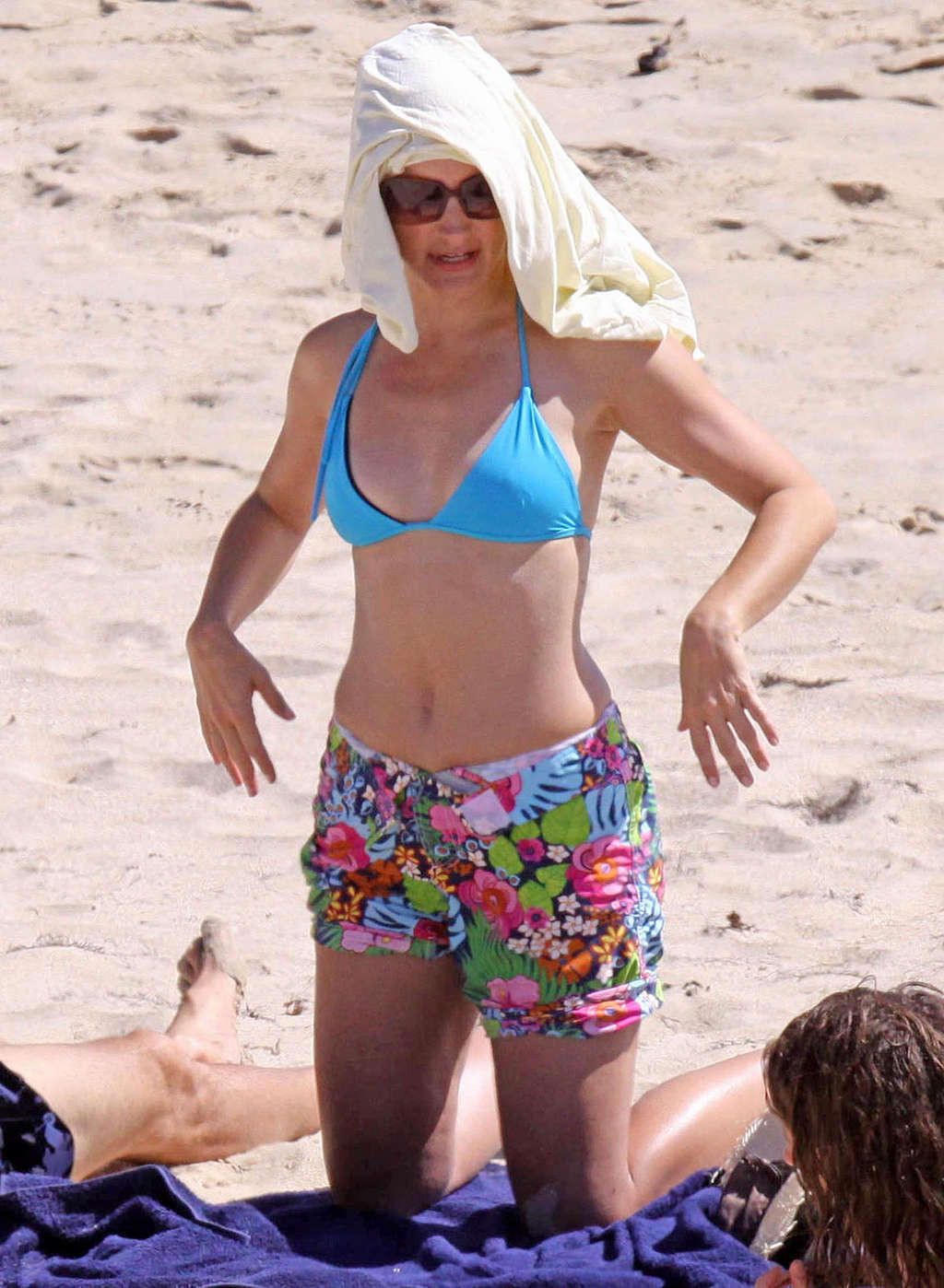 Kristin Davis nipple slip on beach and upskirt paparazzi pictures and show tits #75369674
