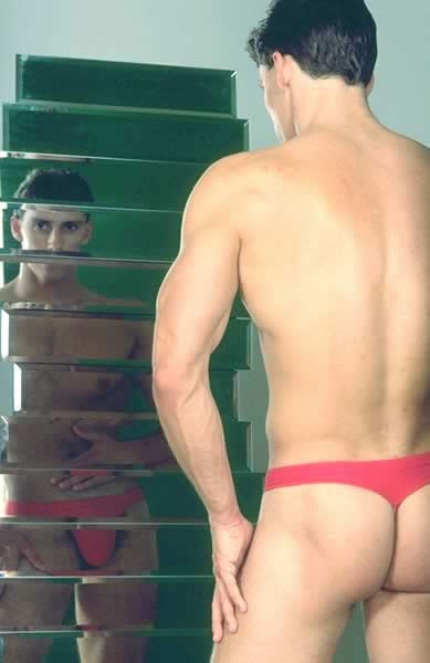 Chico moreno mostrando su polla
 #77010479