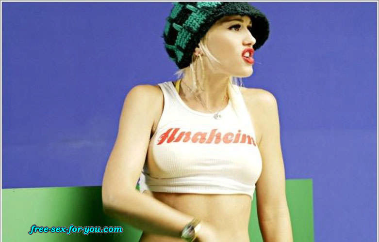 Gwen Stefani posing very sexy and see thru top #75423807