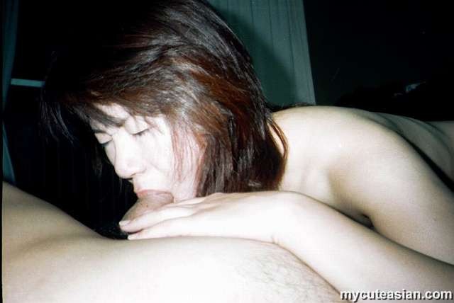 Une vraie jeune amateur chinoise montre son corps sexy.
 #77867635