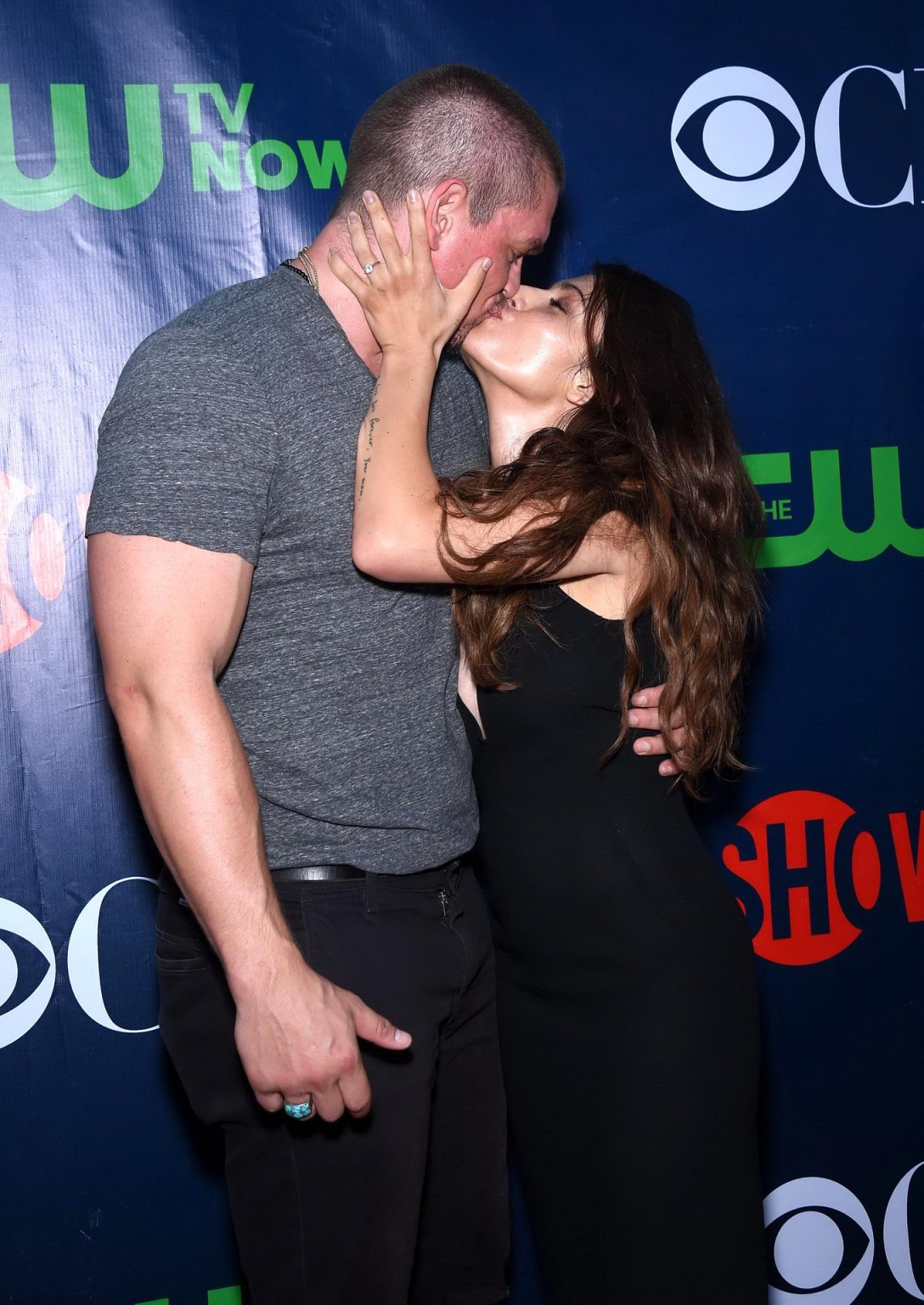 Sarah Shahi Showing Huge Cleavage Making Out At Showtime Cbs T Porn 