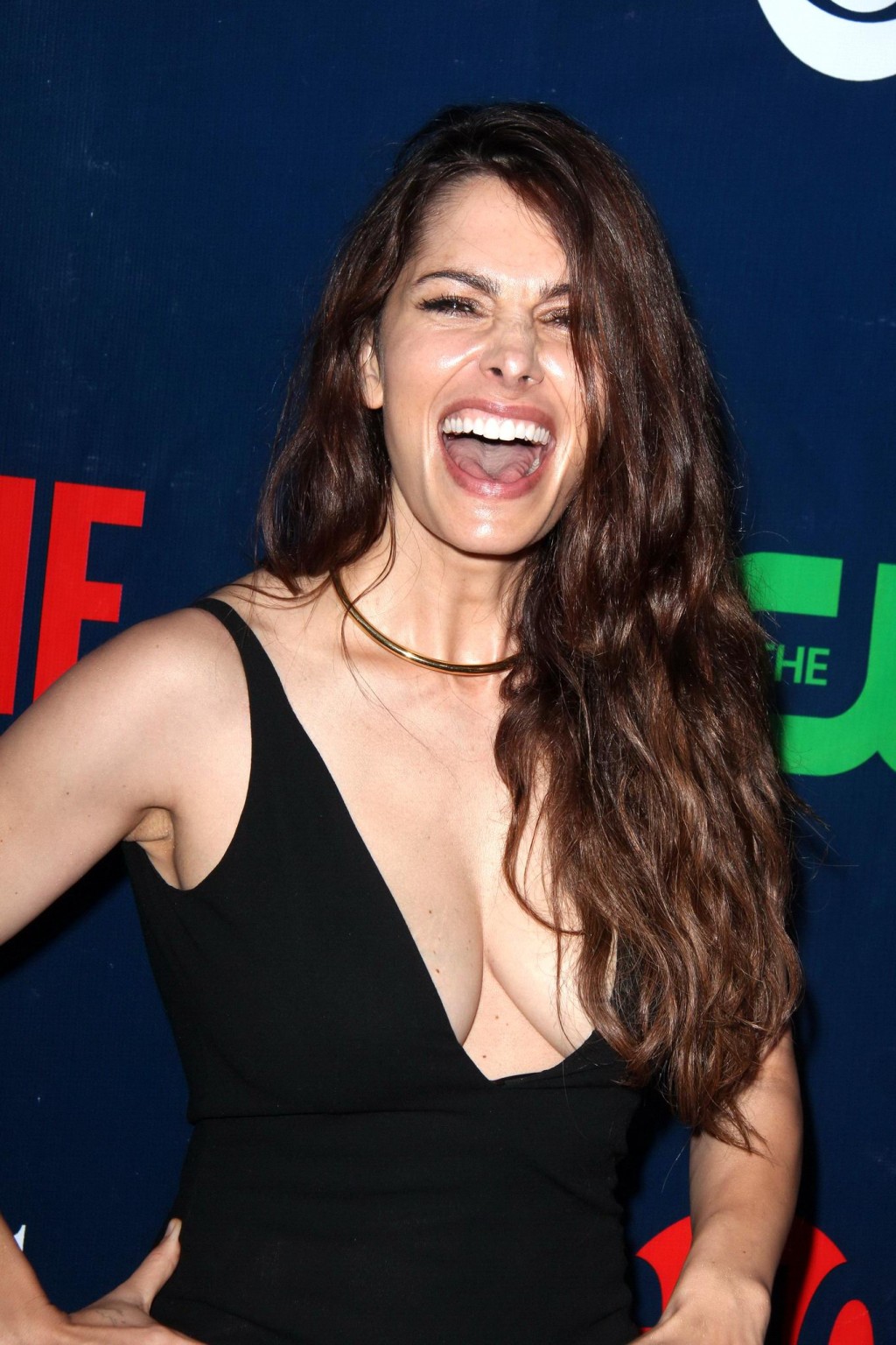 Sarah Shahi showing huge cleavage  making out at Showtime CBS  T #75155343