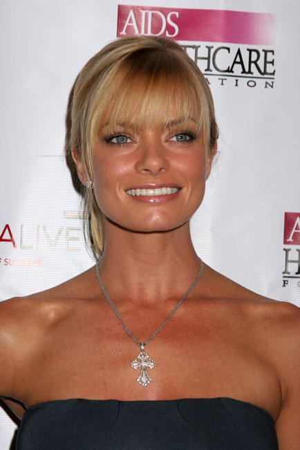 セレブのjaime presslyは、ストッキングで素敵なお尻とフィッシュネットでヌードになる
 #75414562