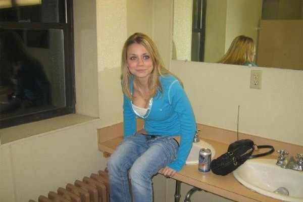 Fotos sucias de chicas calientes sentadas en el wc
 #67973308