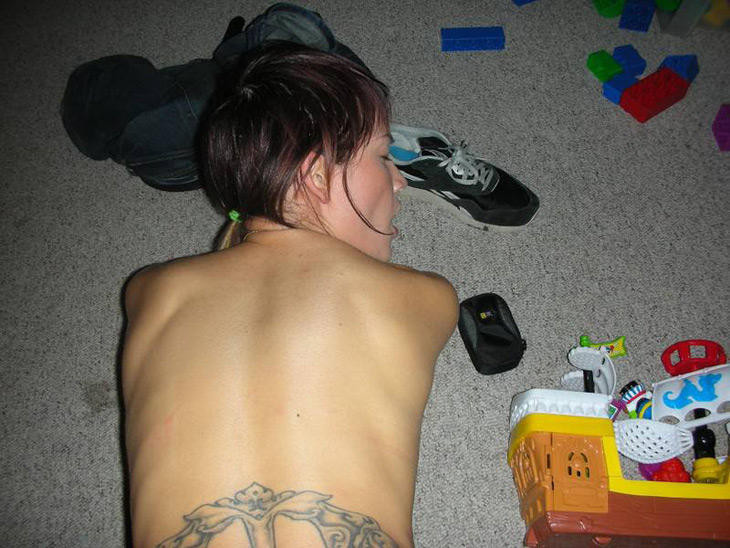 Novia asiática con un enorme tatuaje recibe una follada casera y una corrida facial
 #69938240