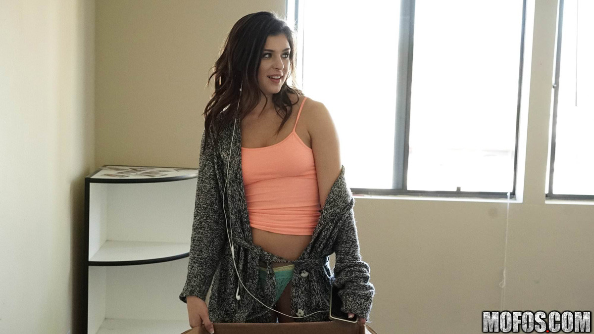 Leah gotti consigue su caja rellena por su nuevo administrador del edificio
 #74186203