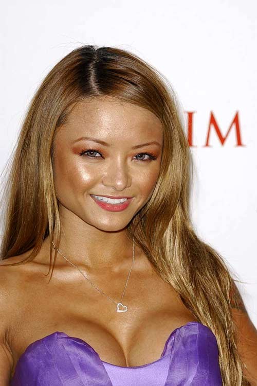 Tila Tequila in alcune foto di bacio lesbico paparazzi e in posa molto sexy in bikini
 #75395464