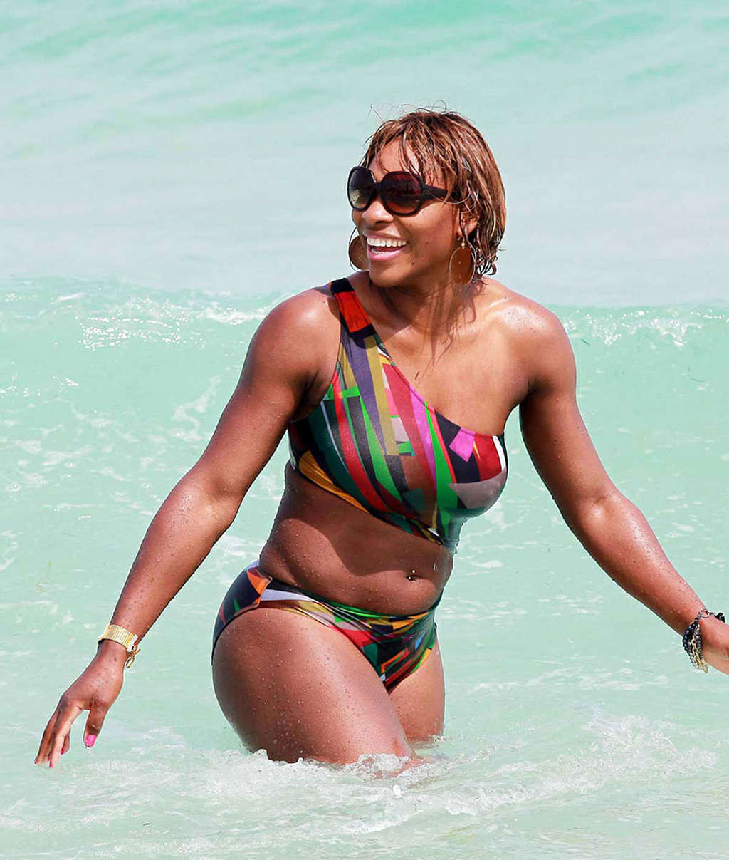 Serena Williams showing her sexy body in a colorful bikini #75355010