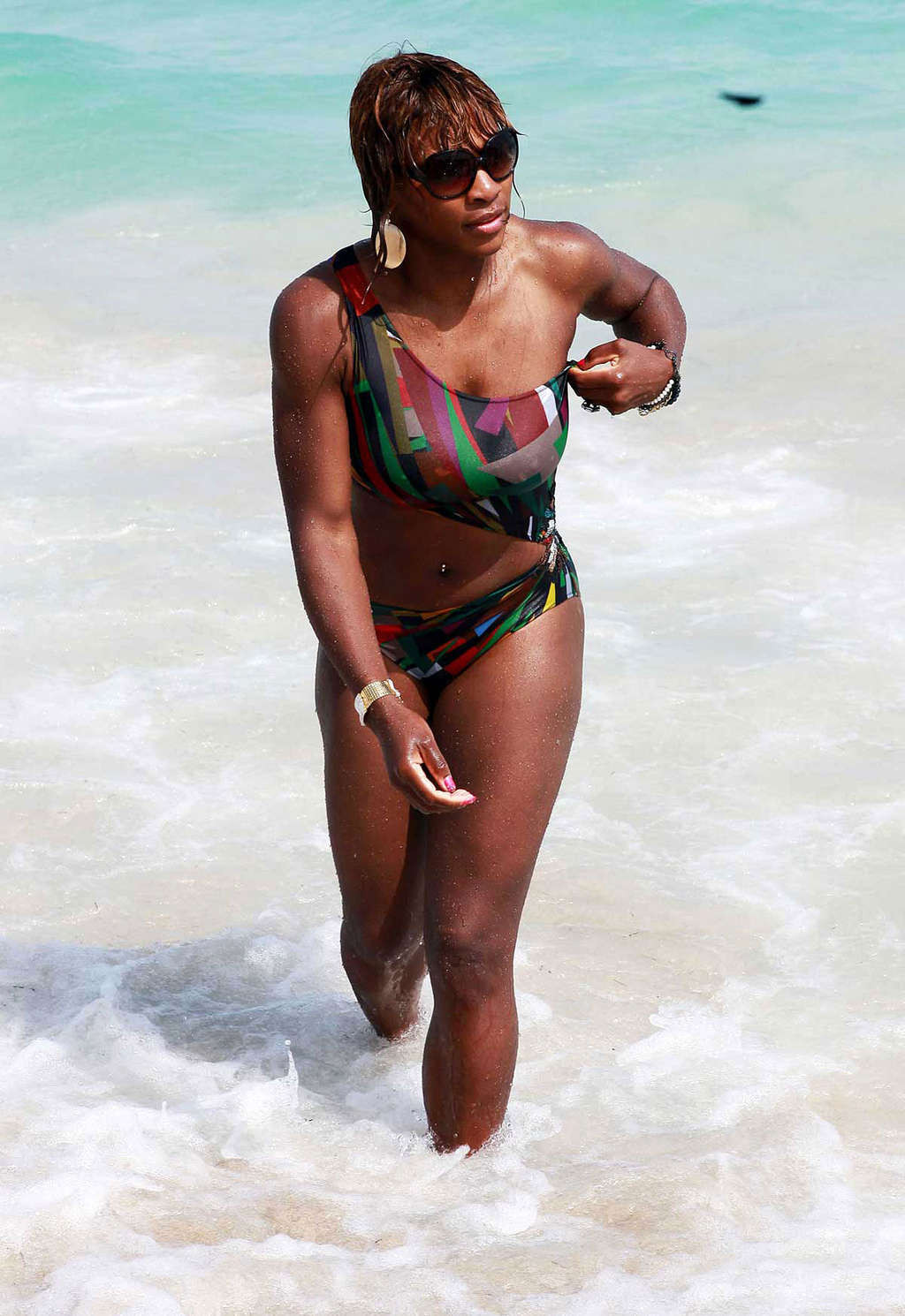 Serena Williams showing her sexy body in a colorful bikini #75355025