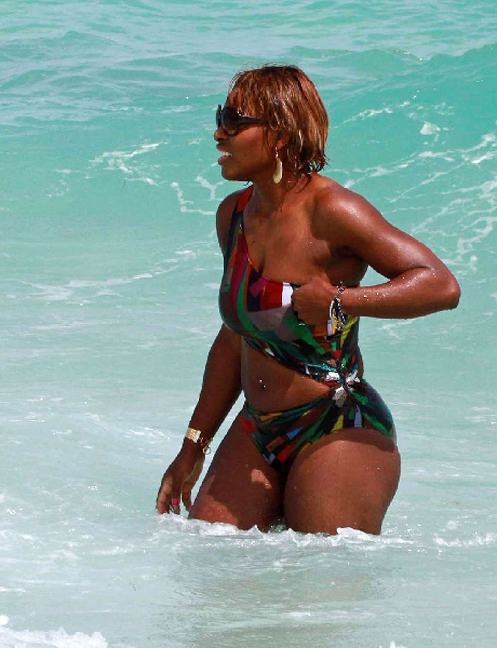 Serena Williams showing her sexy body in a colorful bikini #75355084