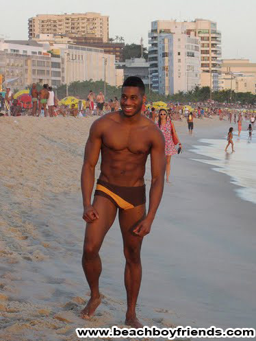 Buena buscando hunks amatuer en la playa se divierten
 #76945689