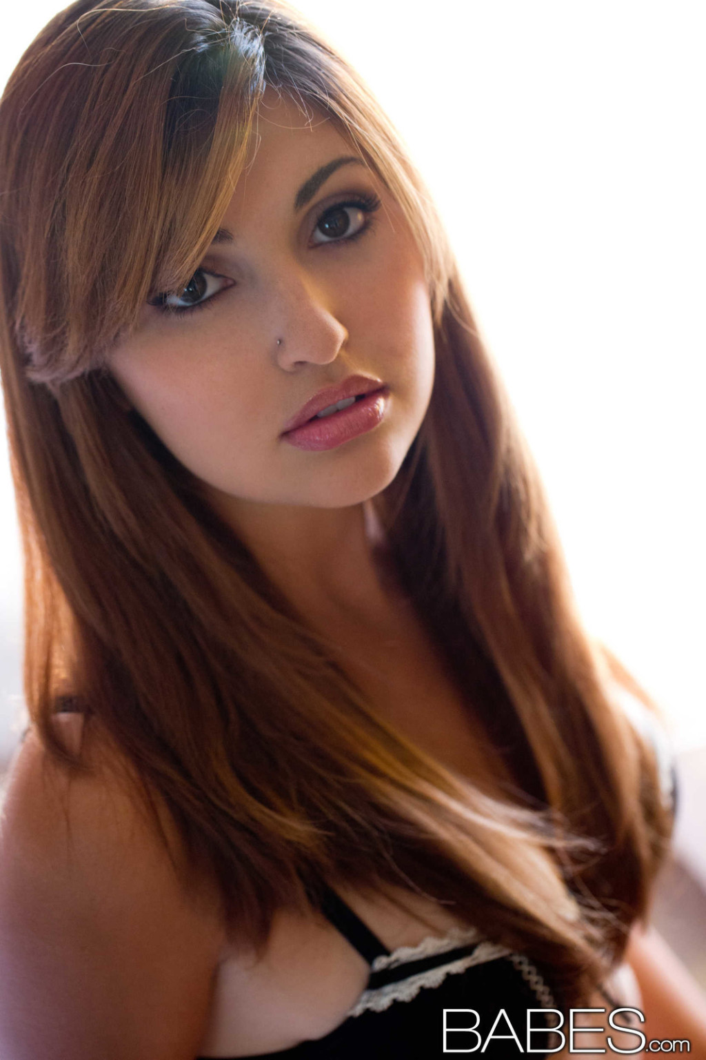 Natasha Malkova, une jeune femme sexy qui pose dans un magazine érotique nu.
 #72612045