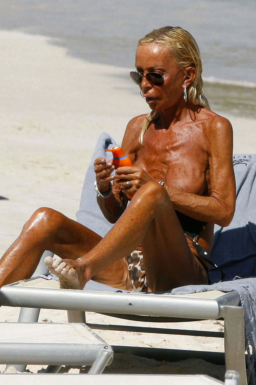 Donatella Versace cought exposing her big tits on beach paparazzi pictures #75362463