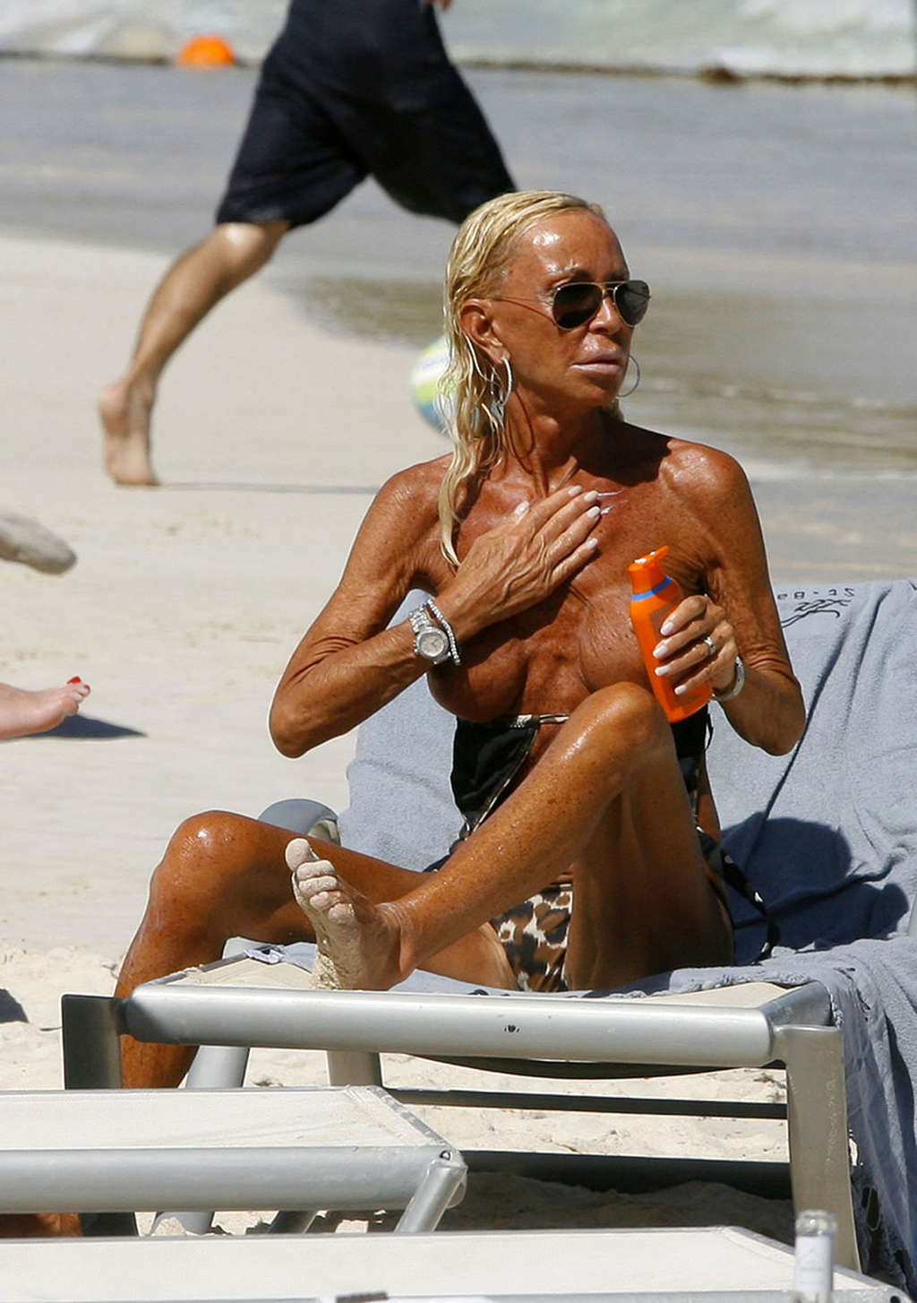 Donatella Versace cought exposing her big tits on beach paparazzi pictures #75362502