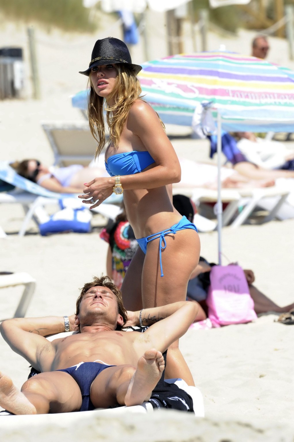 Ilary blasi zeigt ihren Bikini-Körper in Formentera, Spanien
 #75300805