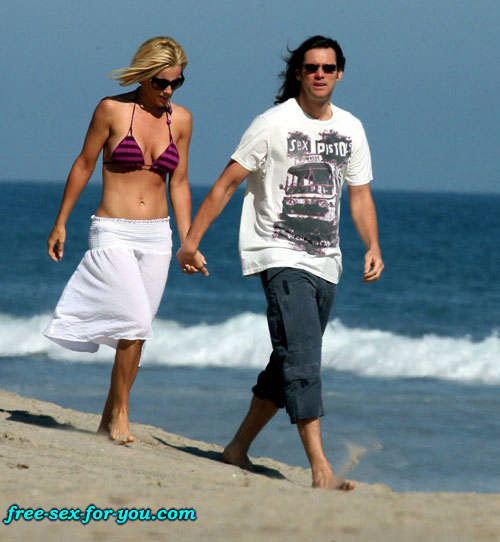 Jenny McCarthy posing sexy and bikini beach paparazzi pictures #75432383