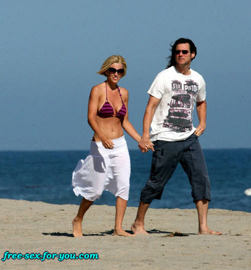 Jenny McCarthy posing sexy and bikini beach paparazzi pictures #75432397