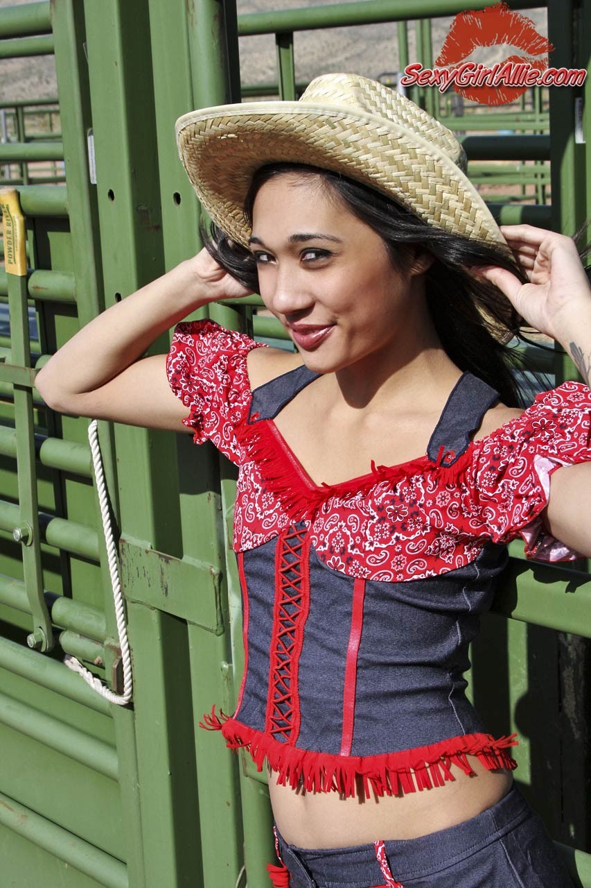 Cowgirl asiatico magro teenager
 #69917520