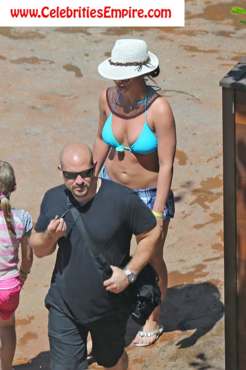 Britney spears ver su cuerpo en bikini sexy
 #73146201