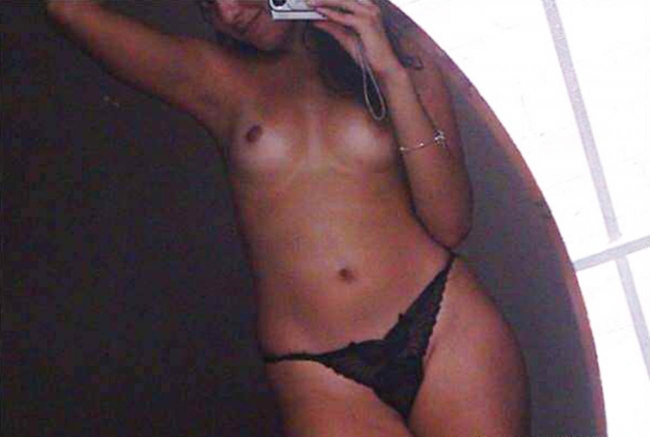 Bilder von einer nackten Hottie, die mit ihrer Fotze spielt
 #77134998