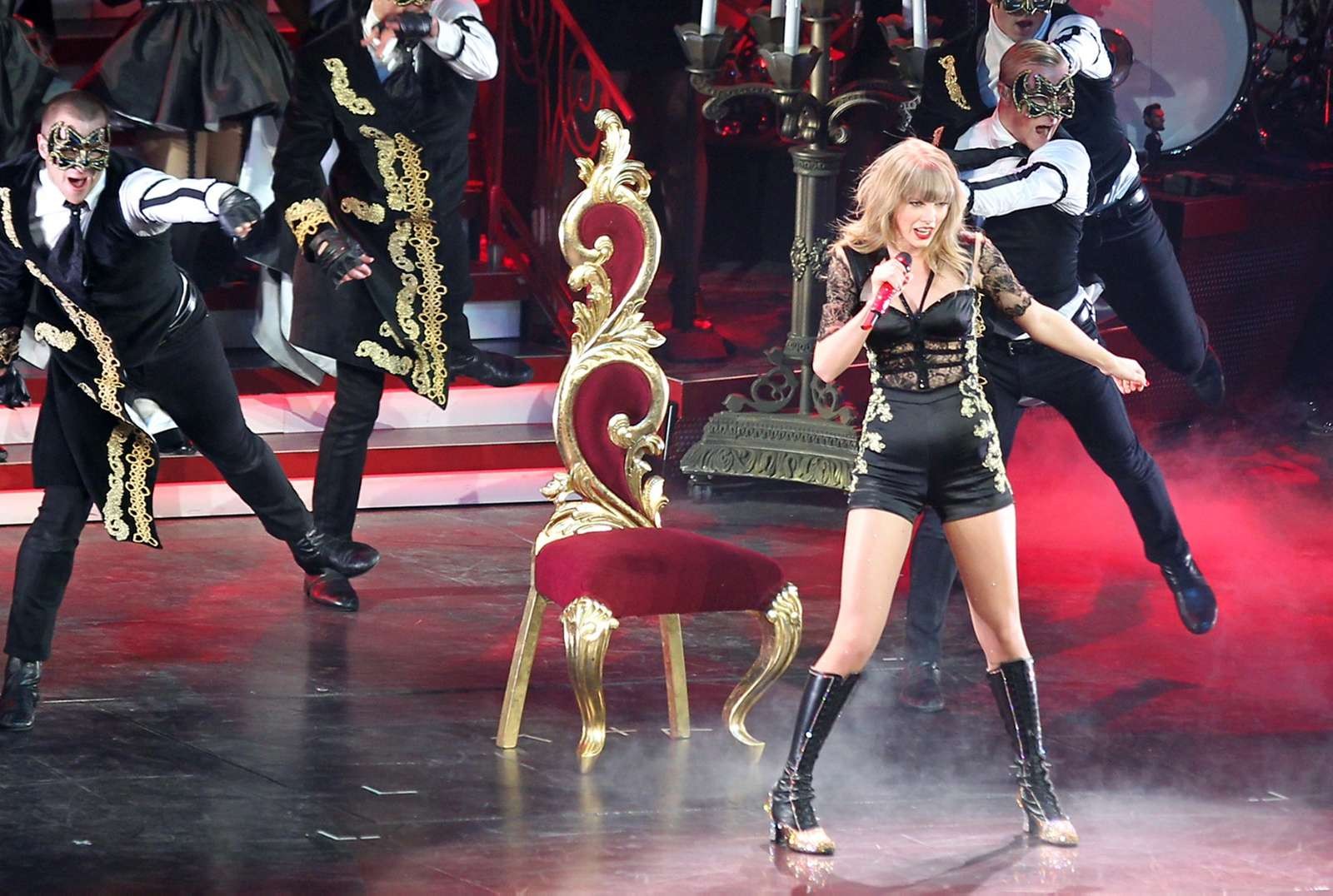 Taylor Swift leggy wearing fuckme boots on stage in Washington #75232603