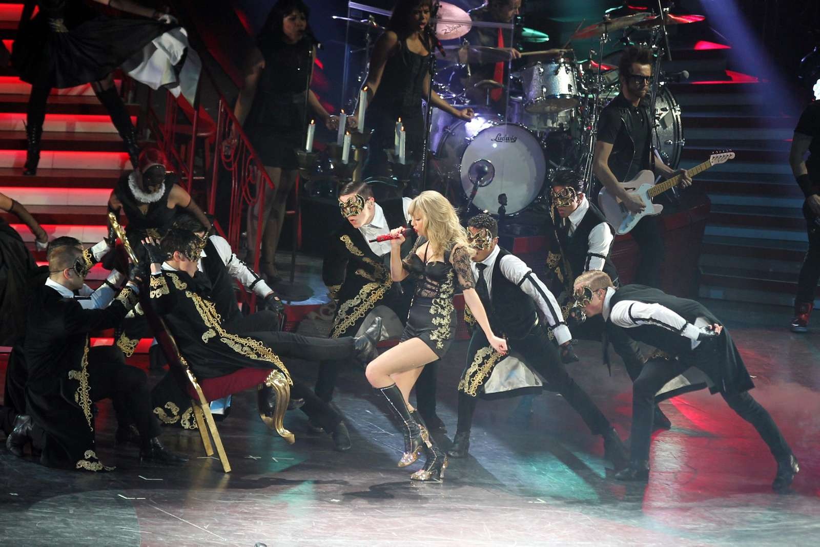 Taylor Swift leggy wearing fuckme boots on stage in Washington #75232616