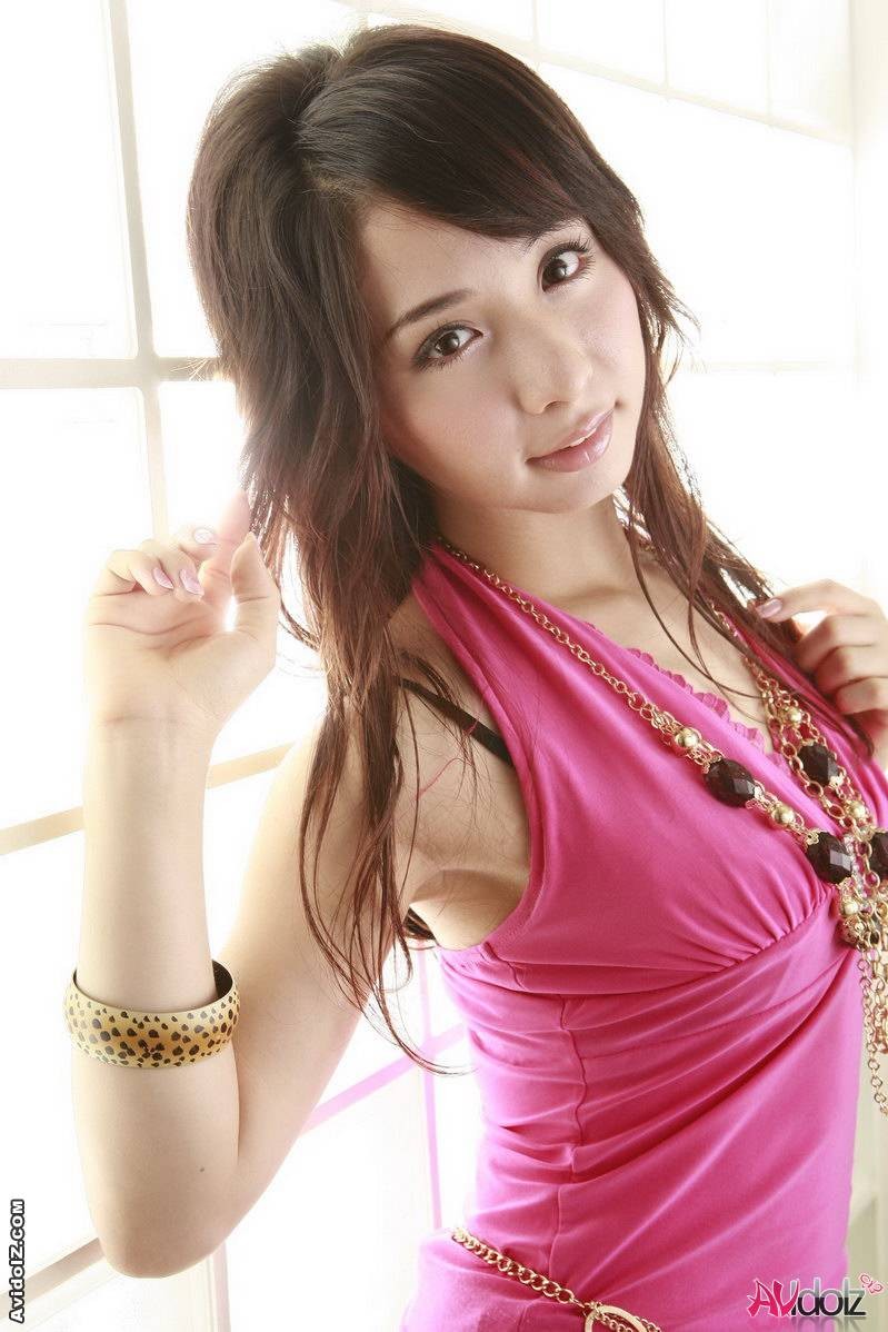Jeune japonaise Tomoe Hinatsu en mini-jupe
 #69892305