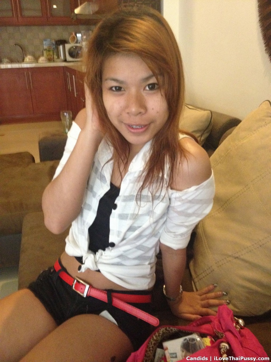 不潔なタイ人売春婦がコンドームなしの素手で犯される 熱いアジアのコックフェラ
 #67672381