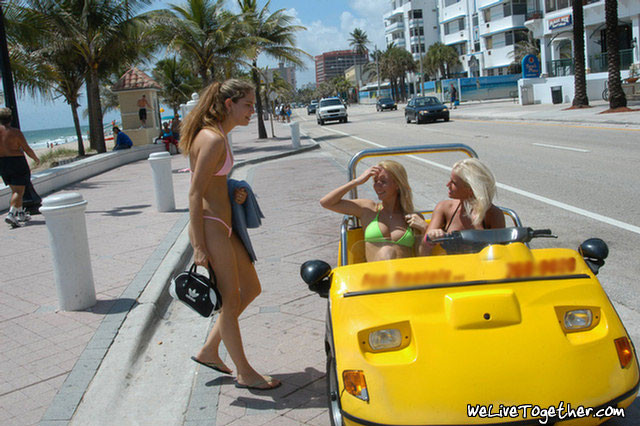 Nena se recoge en la playa por las rubias tetonas
 #67736043