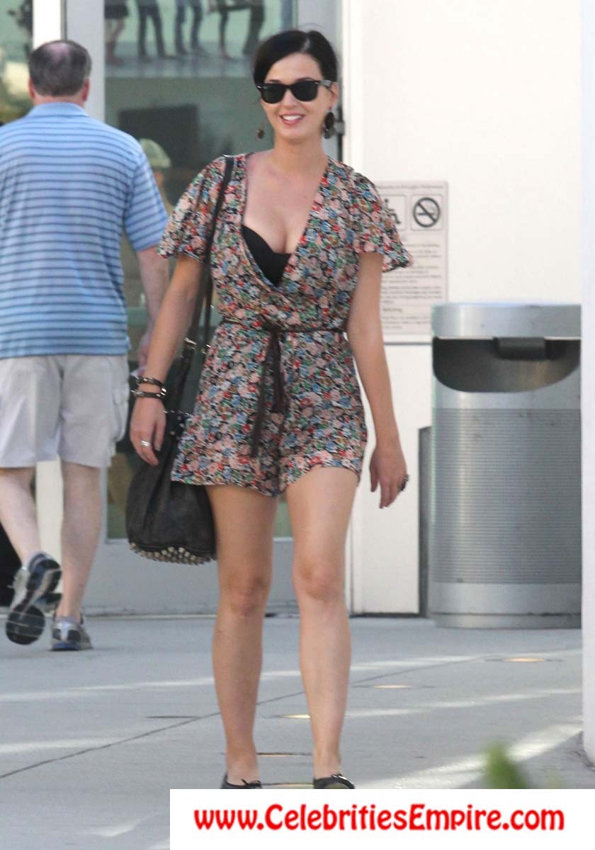 Katy Perry oops verliert Bikini
 #75190978