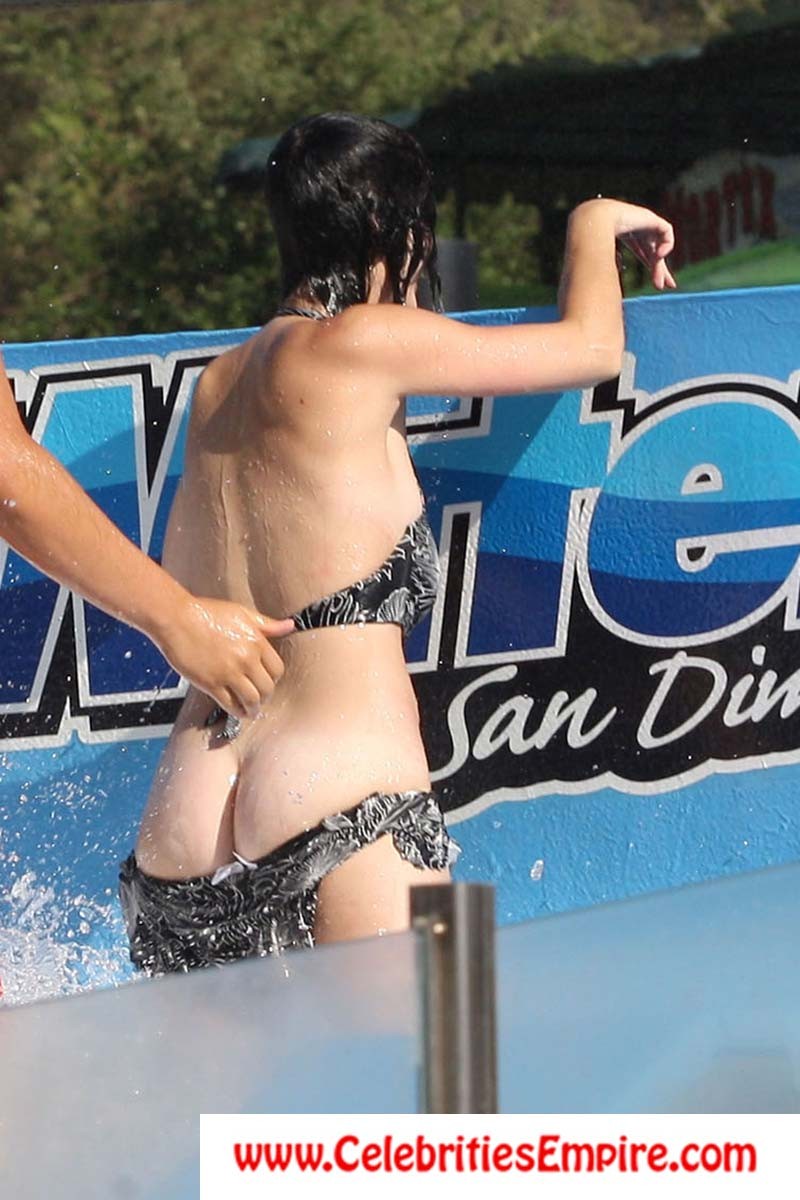 Katy Perry oops verliert Bikini
 #75191007