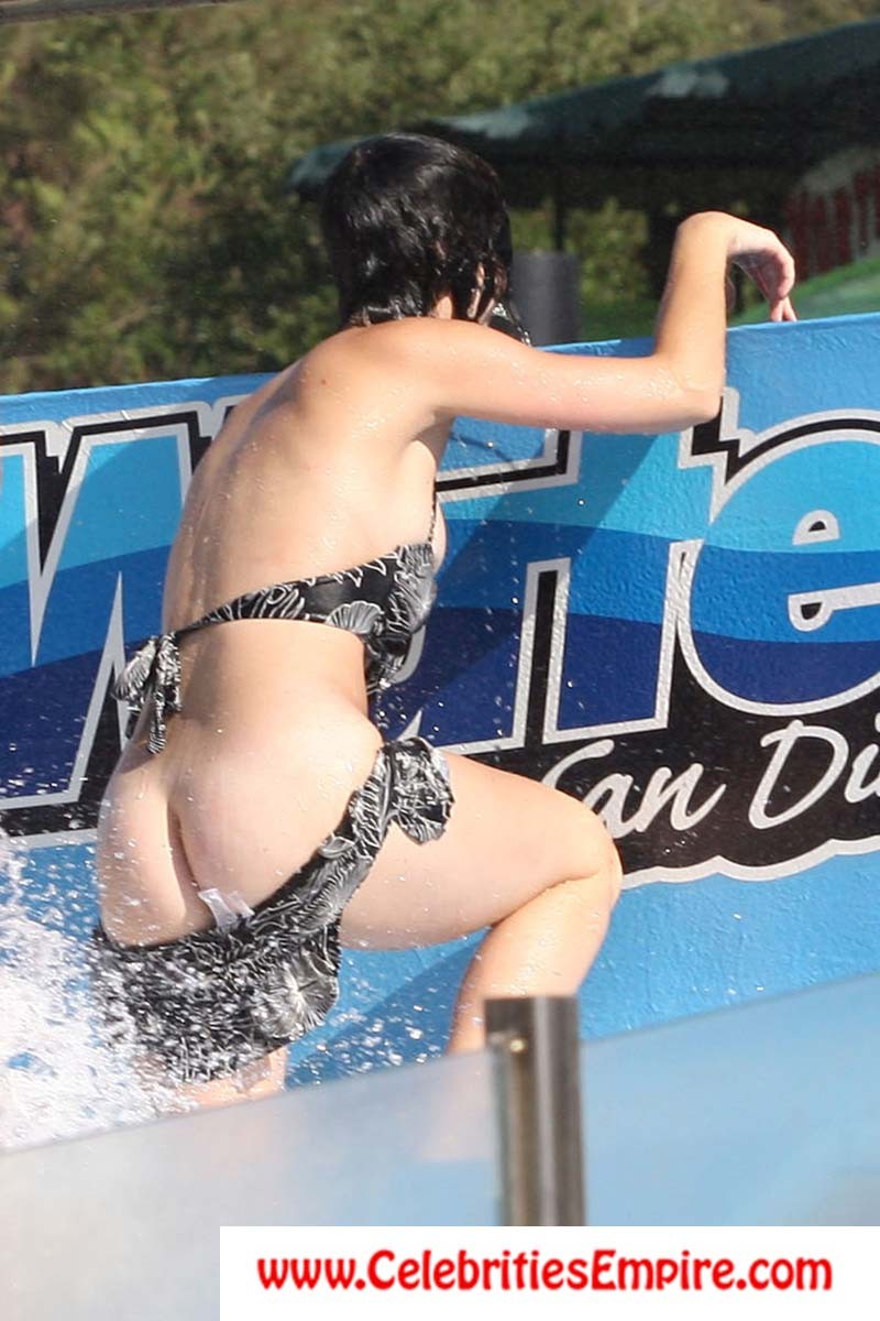 Katy Perry oops verliert Bikini
 #75191029