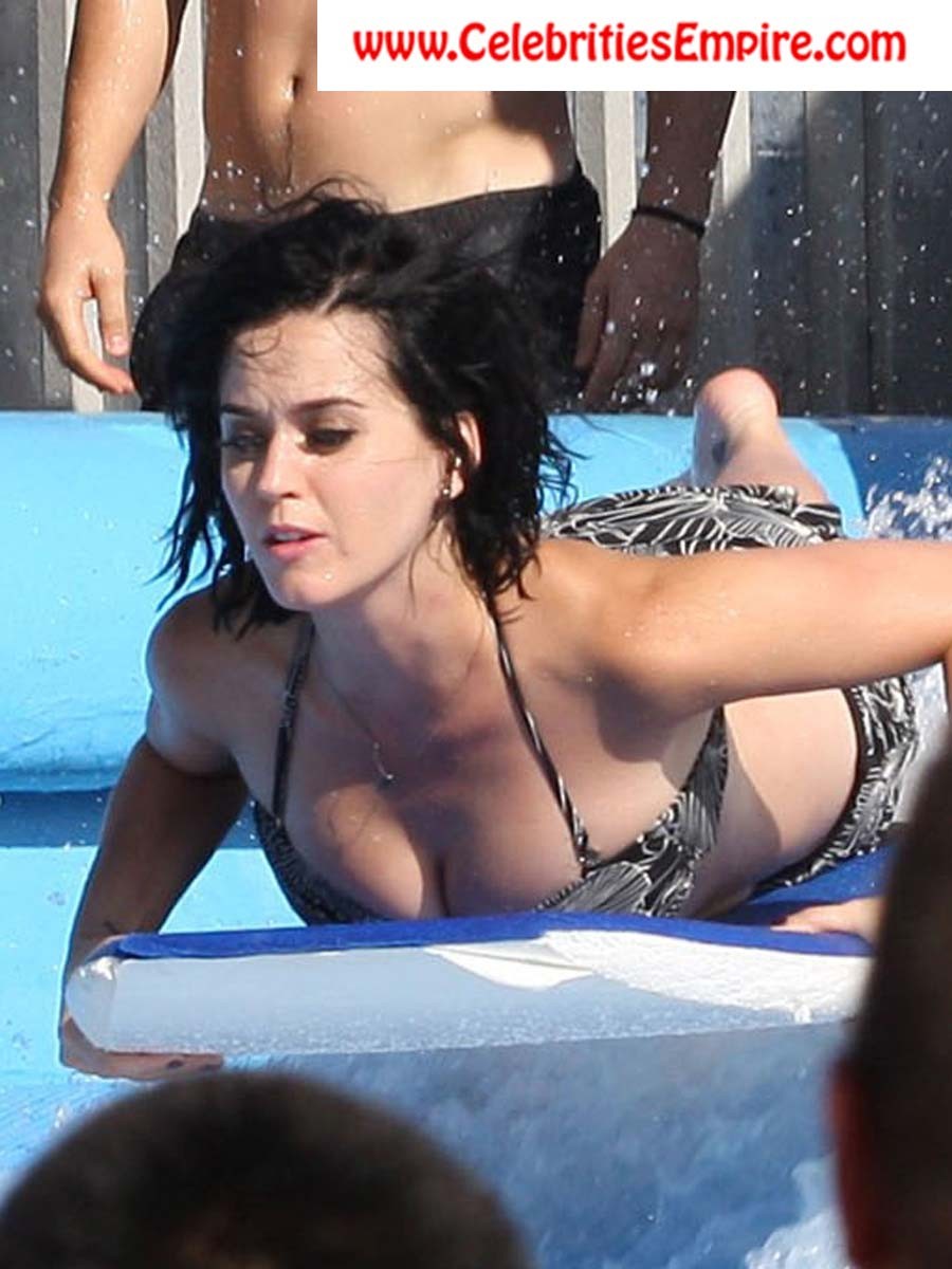 Katy Perry oops verliert Bikini
 #75191044